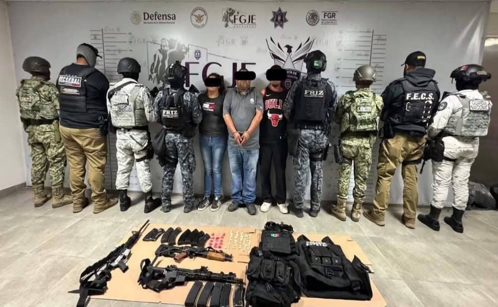 Caen 11 presuntos integrantes del CJNG con armas largas, droga y vehículos robados en Zacatecas