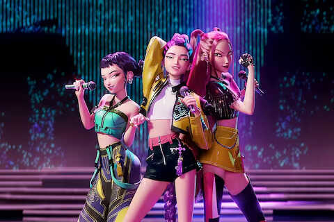 Jóvenes artistas pop en escenario vibrante con luces coloridas, música en vivo y estilo juvenil, mostrando talento y energía en un evento musical juvenil en Pulso Nacional.