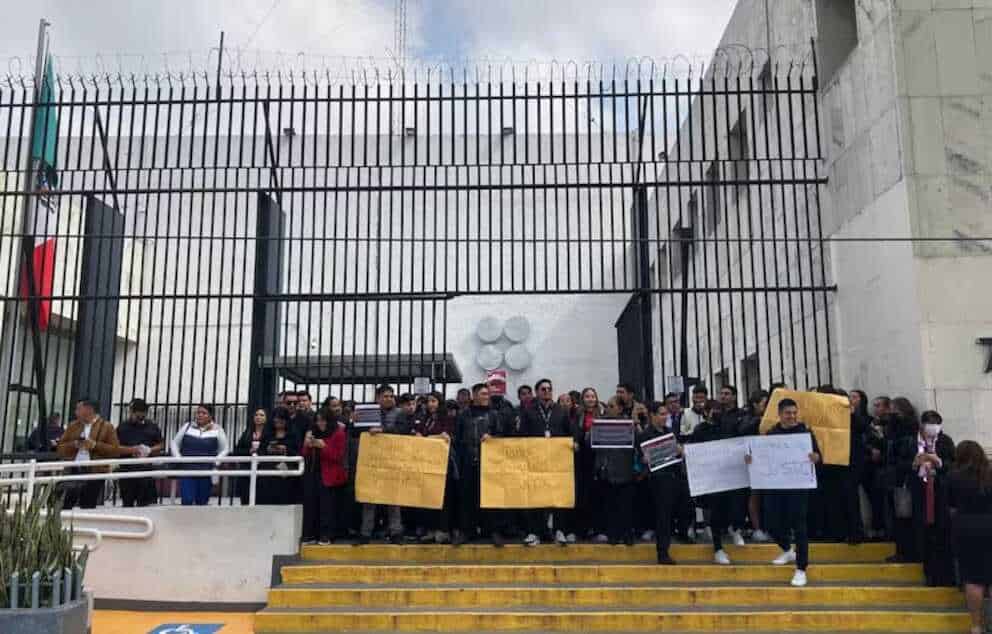 Protesta del personal del SAT
