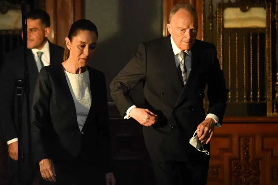 Gertz cae del poder: Sheinbaum lo “mandó” a una embajada y él aceptó